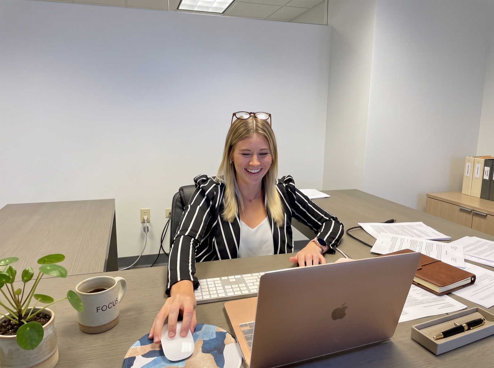 An agent at her desk opening the delivery on a laptop